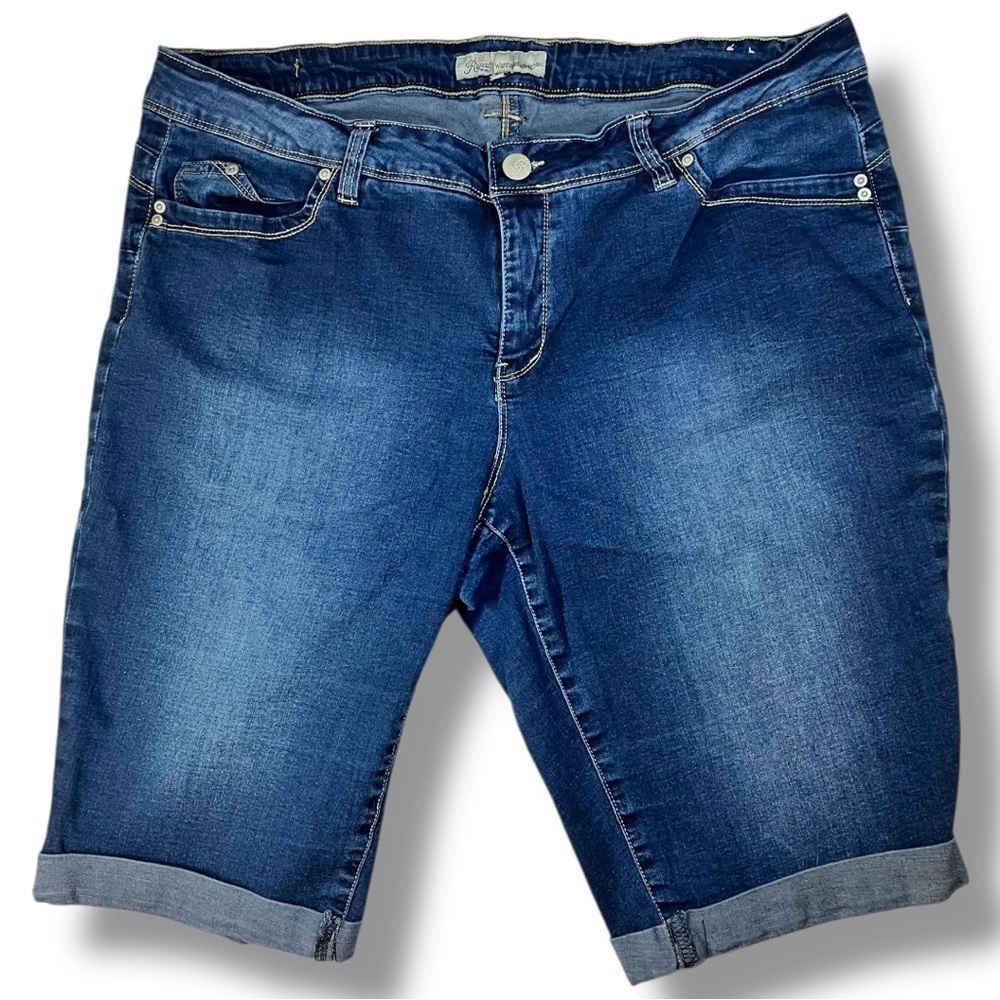 ROYALTY FOR ME women’s blue jeans shorts with rolled hem size 16W